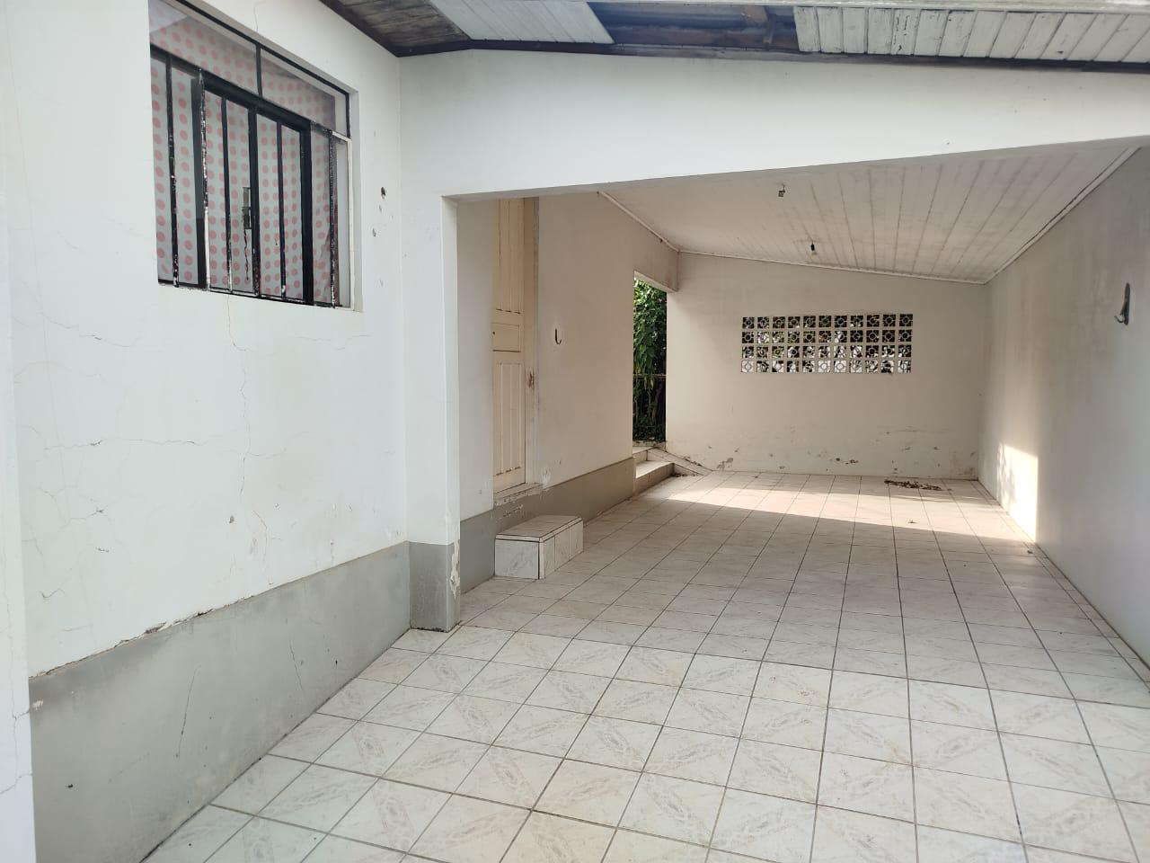 Terreno 330m² com Duas Casas - Colombo, PR