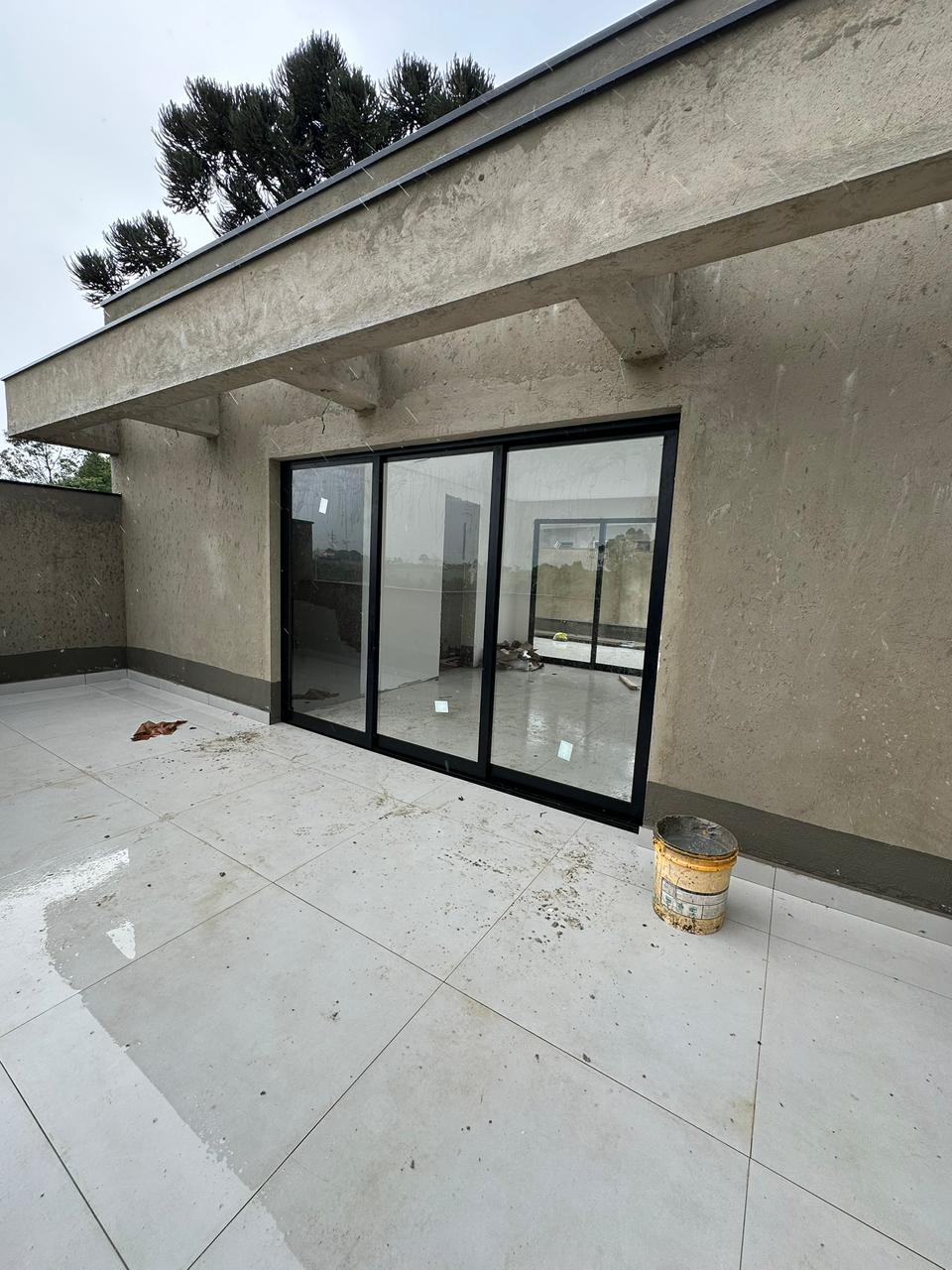 Triplex Contemporâneo com Subsolo – São José dos Pinhais