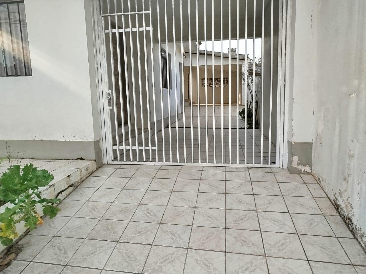 Terreno 330m² com Duas Casas - Colombo, PR