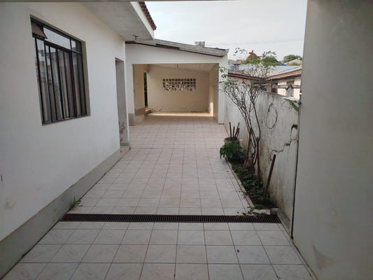 Terreno 330m² com Duas Casas - Colombo, PR