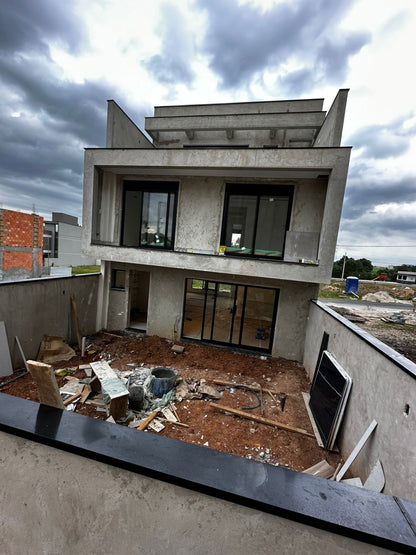 Triplex Contemporâneo com Subsolo – São José dos Pinhais