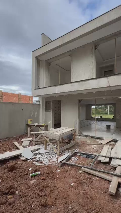 Triplex Contemporâneo com Subsolo – São José dos Pinhais